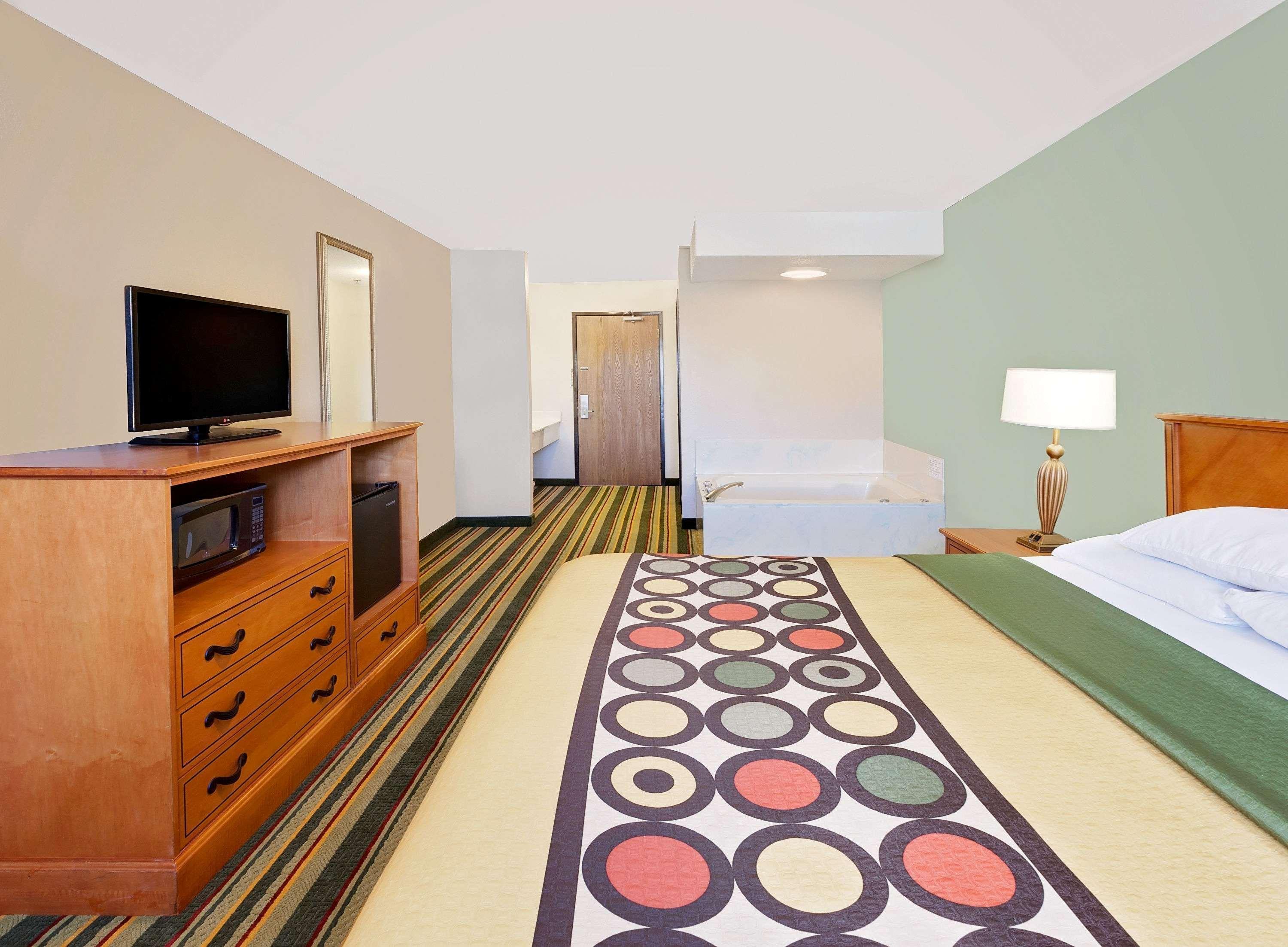 Hotel Super 8 By Wyndham Mt. Pleasant Mount Pleasant Zewnętrze zdjęcie